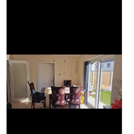 Cozy Private Room In Friendly Home Near Cork City & Cobh 民宿