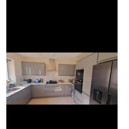 Cozy Private Room In Friendly Home Near Cork City & Cobh 民宿 *
